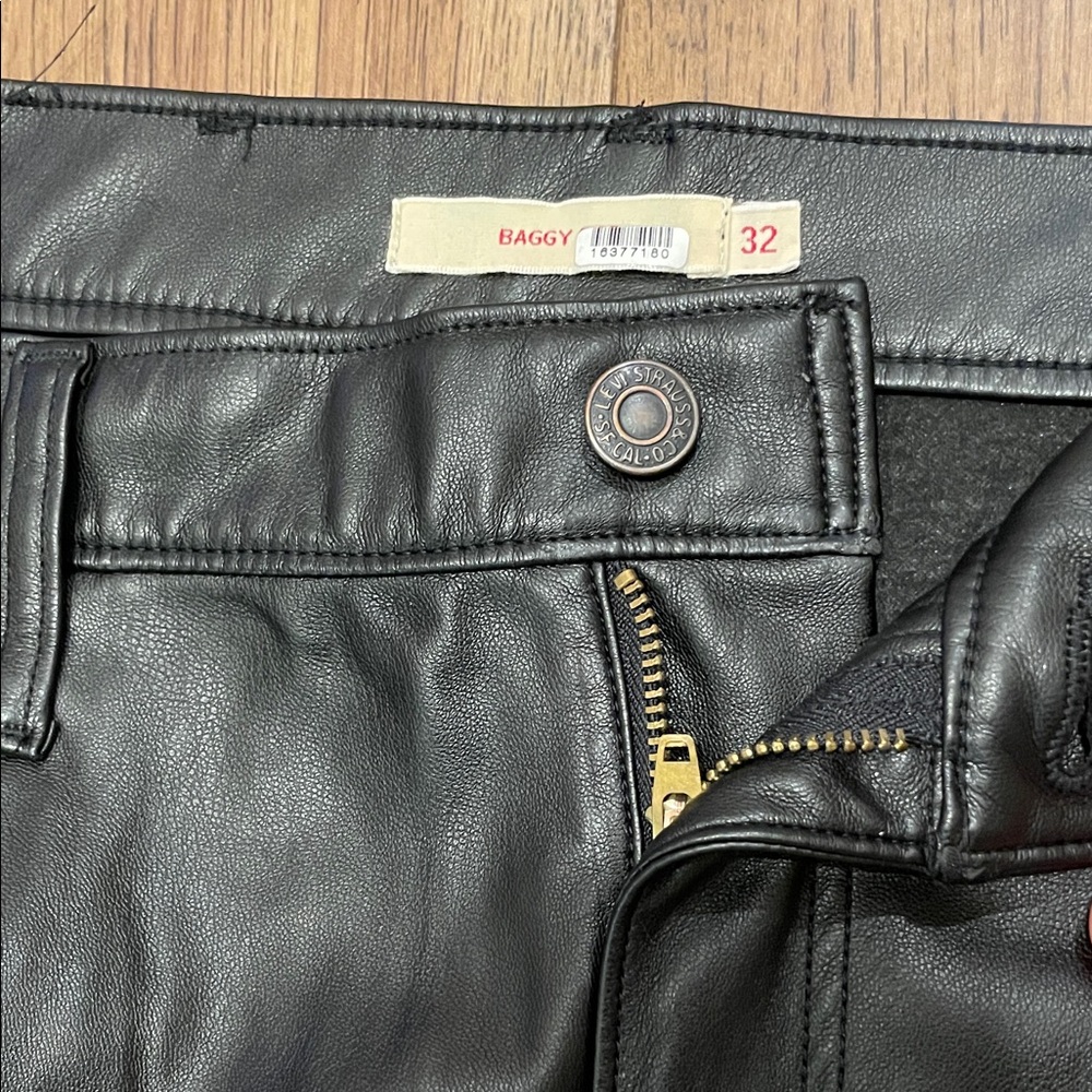 Levi's Baggy Leather Pants in Faux Black Leather, 32 - Picture 4 of 15